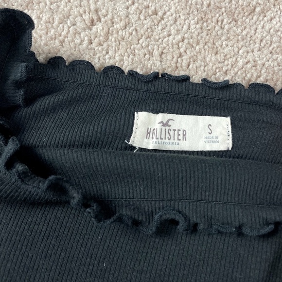 Hollister off the Shoulder Shirt - Picture 3 of 3